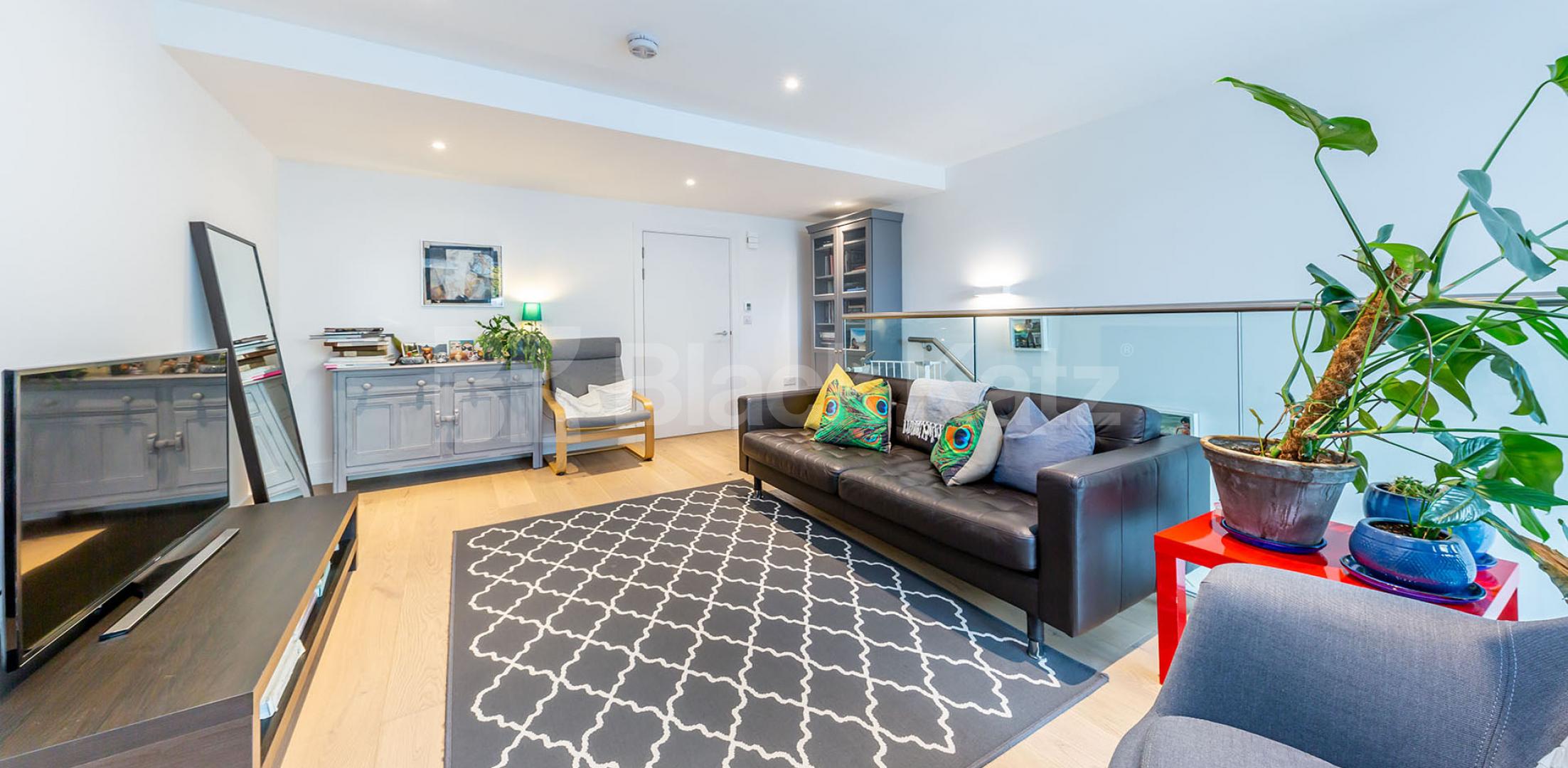 			2 BED 2 BATH + TERRACE!, 2 Bedroom, 1 bath, 1 reception Flat			 Rochester Place, CAMDEN